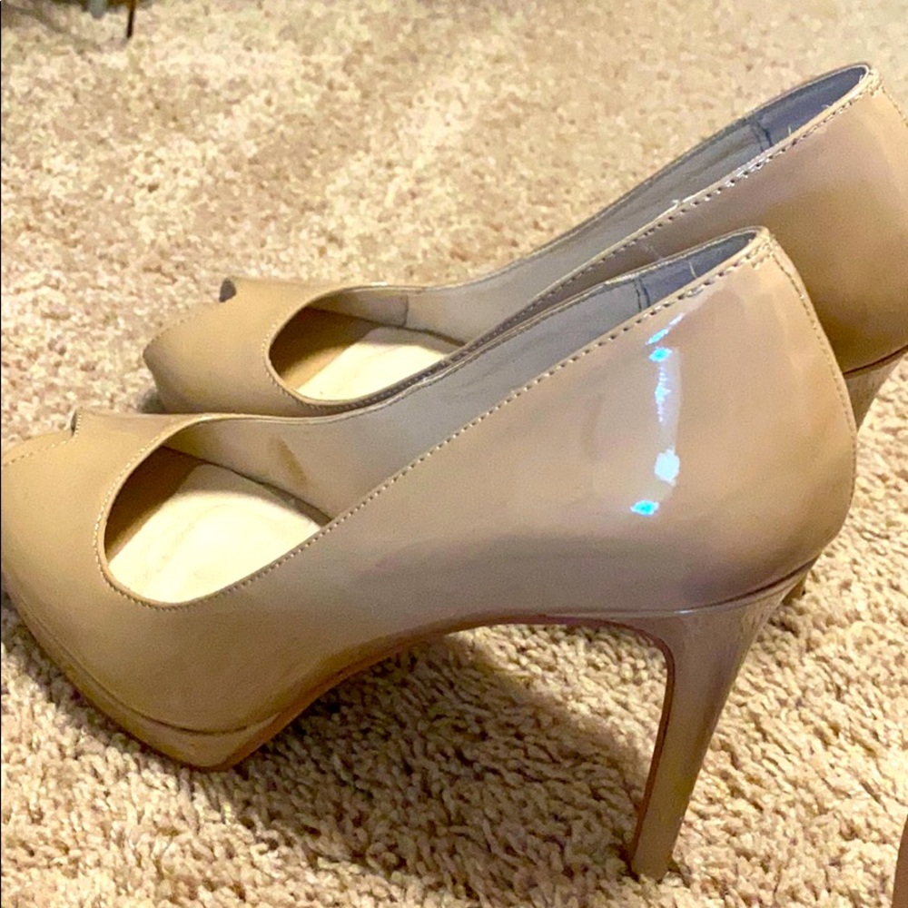 Nude Pumps